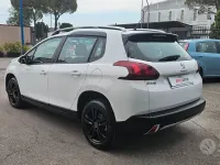 Usata Peugeot 2008 Active 99 CV (72 kW) 2017 Bianco SUV