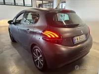 Usata Peugeot 208 GT-line 82 CV (60 kW) 2018 Grigio Utilitaria
