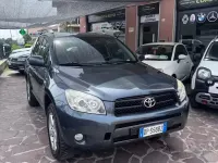 Usado Toyota RAV4 Luxury 136 CV (100 kW) 2008 Gris SUV