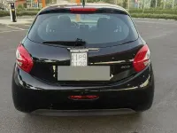 Usata Peugeot 208 Active 82 CV (60 kW) 2014 Nero Utilitaria