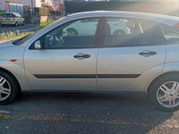 Usata Ford Focus Zetec 100 CV (73 kW) 2000 Grigio Berlina
