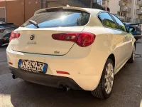 Usata Alfa Romeo Giulietta Progression 140 CV (102 kW) 2011 Bianco Utilitaria
