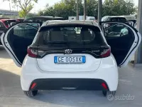 Usata Toyota Yaris Hybrid Business Edition 92 CV (67 kW) 2021 Bianco Berlina