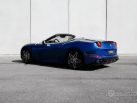 Usata Ferrari California 560 CV (411 kW) 2014 Bluazzurro Cabrio