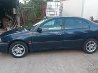Usata Toyota Avensis 110 CV (80 kW) 2000 Blu Berlina