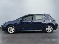Usata Toyota Corolla Active 122 CV (89 kW) 2022 Blu/azzurro Berlina