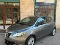 Usado Lancia Ypsilon Gold 69 HP (50 kW) 2015 Cinzento Citadino