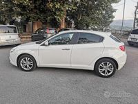 Usata Alfa Romeo Giulietta Distinctive 105 CV (77 kW) 2012 Bianco Utilitaria