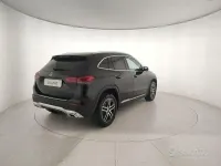Käytetty Mercedes GLA180 116 HP (85 kW) 2022 Musta Katumaasturi