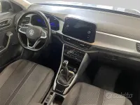 Usata VW T-Roc Life 110 CV (80 kW) 2023 Pyrit silver metallizzato nero SUV