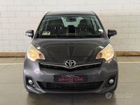 Usata Toyota Verso-S Active 99 CV (72 kW) 2011 Grigio Monovolume