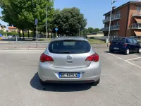 Usata Opel Astra Cosmo 110 CV (80 kW) 2010 Argento Berlina