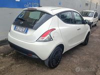Usata Lancia Ypsilon Silver 69 CV (50 kW) 2021 Bianco pastello Utilitaria