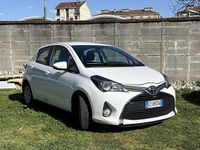Usata Toyota Yaris Lounge 69 CV (50 kW) 2015 Bianco Utilitaria