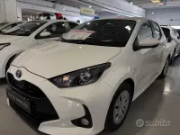Usata Toyota Yaris Hybrid Active 92 CV (67 kW) 2022 Bianco Berlina
