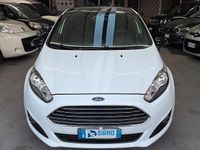 Usata Ford Fiesta 75 CV (55 kW) 2015 Bianco Berlina