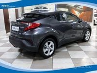 Usata Toyota C-HR Active 98 CV (72 kW) 2017 Grigio SUV