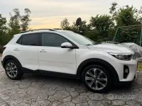 Usata Kia Stonic 100 CV (73 kW) 2019 Bianco SUV