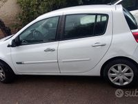 Gebraucht Renault Clio II 58 PS (42 kW) 2010 Weiß Limousine