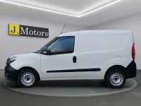 Usata Fiat Doblò 90 CV (66 kW) 2022 Bianco Monovolume