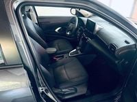 Neu Toyota Yaris Cross Active 92 PS (67 kW) 2026 Grau SUV