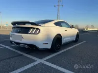 Usata Ford Mustang 317 CV (233 kW) 2017 Bianco Coupé