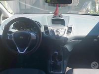 Usata Ford Fiesta 70 CV (51 kW) 2011 Blu Berlina