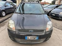 Usata Ford Fiesta Ghia 74 CV (54 kW) 2007 Nero Berlina