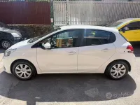 Gebraucht Peugeot 208 Access 68 PS (50 kW) 2016 Weiß Kleinwagen