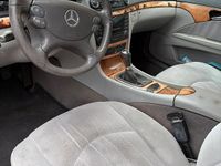 Usata Mercedes E220 143 CV (105 kW) 2002 Blu Berlina