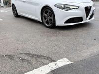 Begagnad Alfa Romeo Giulia Business 150 HK (110 kW) 2018 Vit Sedan
