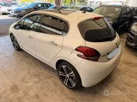Usata Peugeot 208 GT-line 100 CV (73 kW) 2016 Bianco Utilitaria