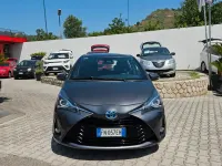 Usata Toyota Yaris Hybrid Style 73 CV (53 kW) 2017 Grigio Berlina