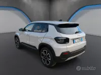 Usata Jeep Avenger Summit 101 CV (74 kW) 2025 Beige SUV