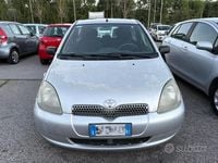 Usata Toyota Yaris Sol 67 CV (49 kW) 2002 Grigio Berlina