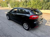 Usata Kia Rio 84 CV (61 kW) 2015 Nero Berlina