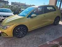 Usata VW Golf VIII Life 110 CV (80 kW) 2021 Giallo Berlina