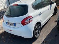 Usata Peugeot 208 82 CV (60 kW) 2014 Bianco Utilitaria