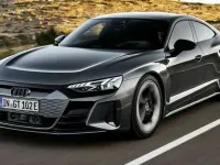 Nuova Audi RS e-tron GT Performance 163 kW (222 CV) 2026 Argento Berlina
