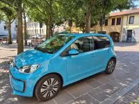 Usata VW e-up! 61 kW (83 CV) 2022 Blu/azzurro Utilitaria
