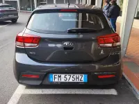 Usata Kia Rio 84 CV (61 kW) 2017 Grigio Berlina