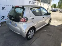 Usata Toyota Aygo Connect Style 68 CV (50 kW) 2012 Argento Utilitaria