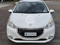 Usata Peugeot 208 Active 81 CV (59 kW) 2014 Bianco Utilitaria