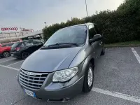 Usata Chrysler Voyager 150 CV (110 kW) 2007 Argento Monovolume