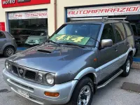 Usata Nissan Terrano SE 125 CV (91 kW) 1998 Grigio SUV