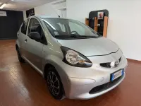 Usata Toyota Aygo Sol 68 CV (50 kW) 2007 Argento Utilitaria