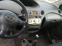 Usata Toyota Yaris 65 CV (47 kW) 2005 Grigio Berlina