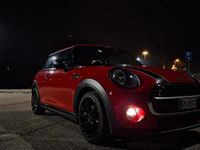Usata Mini ONE 75 CV (55 kW) 2019 Rosso Utilitaria