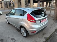 Usata Ford Fiesta Titanium 82 CV (60 kW) 2009 Argento Berlina