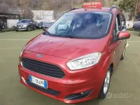 Usata Ford Tourneo Trend 101 CV (74 kW) 2014 Arancione Monovolume